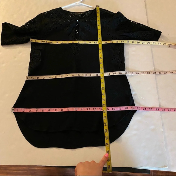 Theory Eyelet Top Blouse Womens Small Black Embroidered Shirt Tunic Short Sleeve - Picture 13 of 13